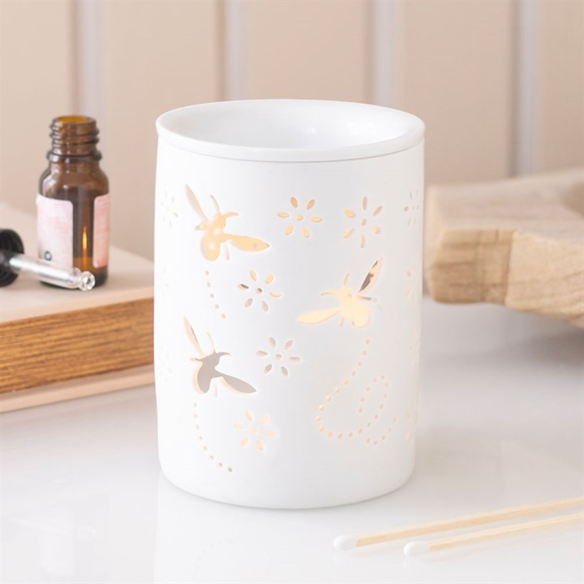 White Bee and Flower Cut Out Wax Melt Warmer
